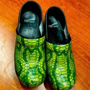 Green snakeskin, has some rubbing off around black edges on each shoe .